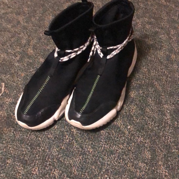 john geiger 002 black white